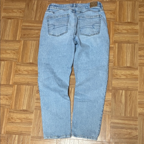 American Eagle Outfitters Light Blue Mom jean. - Picture 6 of 8